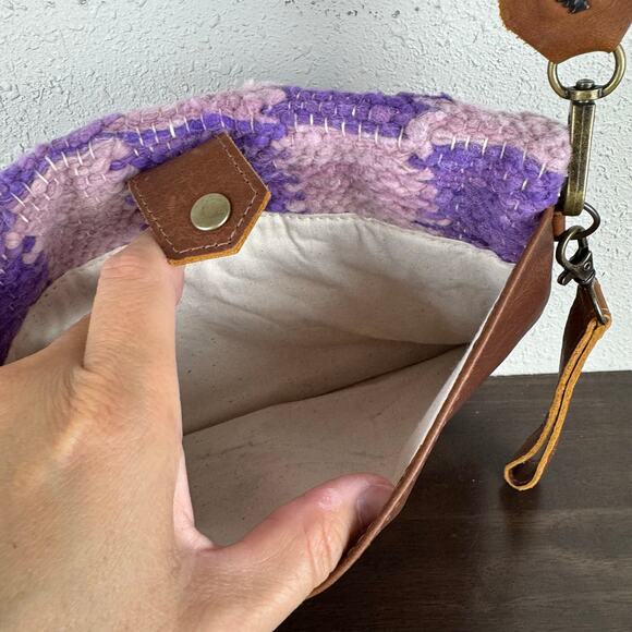 Kena & Lo fold over crossbody - Picture 9 of 10